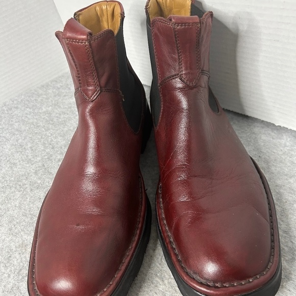 Kenneth Cole Mens Pull On Ankle Boot Red Lug Sole Chelsea Sz 8 Made in Italy - Picture 1 of 6